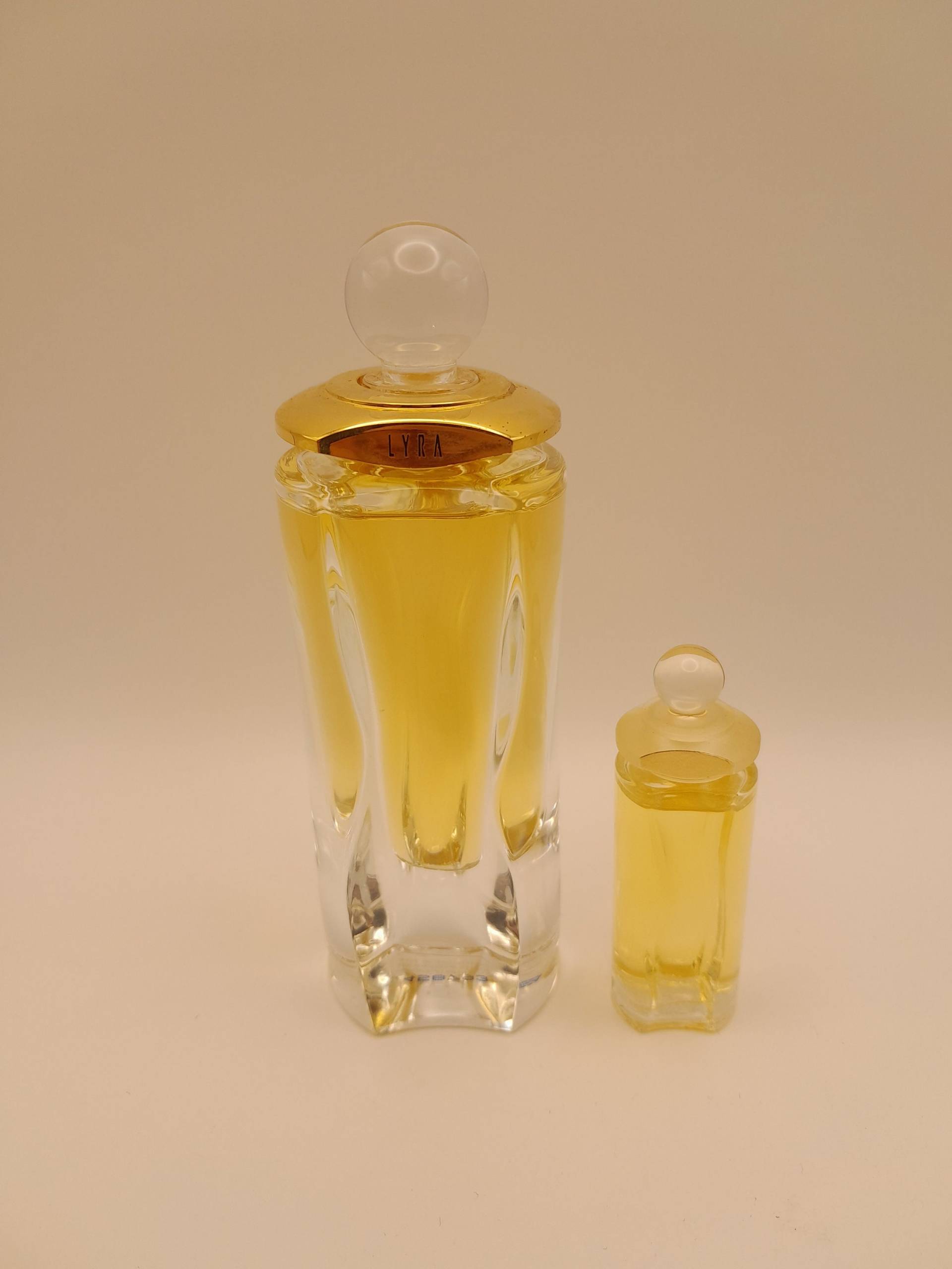 Alain Delon Lyra | 1993 - 15 Ml Parfümextrakt Splash Vintage-Flasche Aus Den 1990Er Jahren Damenparfüm Kostenlose Miniatur Alain Delon Lyra | 1993 - 15 Ml Parfümextrakt Splash Vintage-Flasche Aus Den 1990Er Jahren Damenparfüm Kostenlose Miniatur von ReginasPerfume