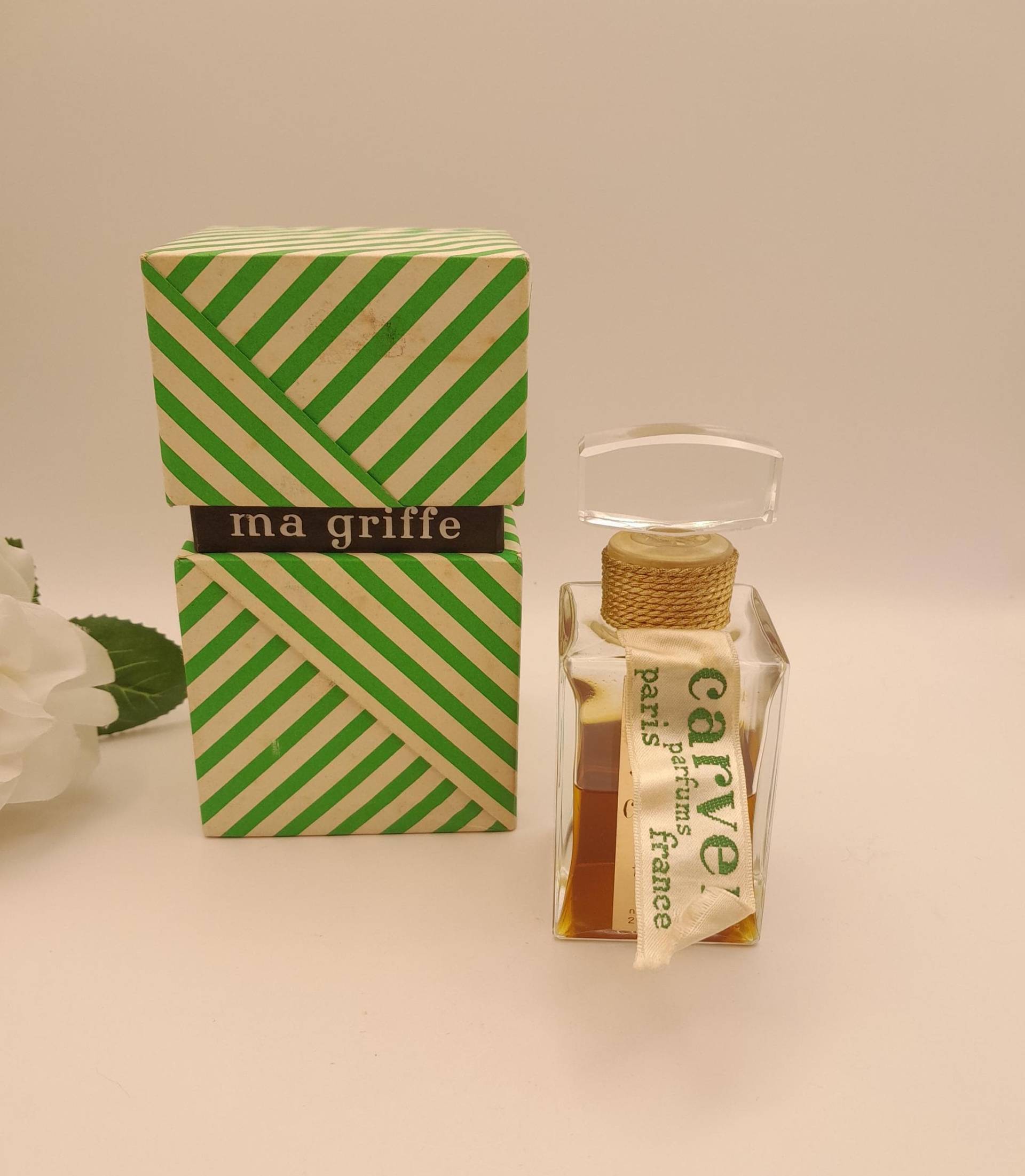Carven Ma Griffe | 1970Er Jahre - 50 Ml Extrait De Parfum Versiegelt Originalformel Vintage-Flasche Aus Den 1970Er Jahren Damenparfum Carven Ma Griffe | 1970Er Jahre - 50 Ml Extrait De Parfum Versiegelt Originalformel Vintage-Flasche Aus Den 1970Er Jahren Damenparfum von ReginasPerfume