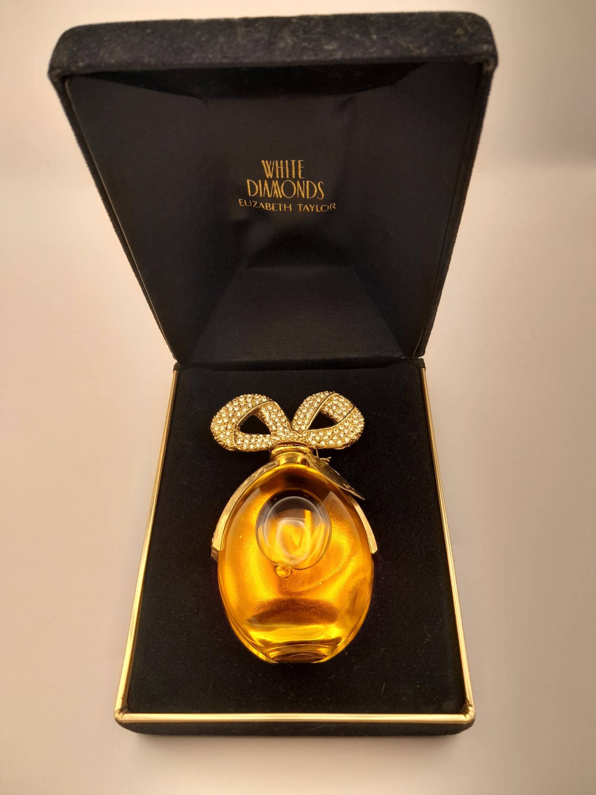 Elisabeth Taylor White Diamonds | 1991 - 30 Ml Parfümextrakt Splash Vintage-Flasche Aus Den 1990Er Jahren Damenparfüm Elisabeth Taylor White Diamonds | 1991 - 30 Ml Parfümextrakt Splash Vintage-Flasche Aus Den 1990Er Jahren Damenparfüm von ReginasPerfume