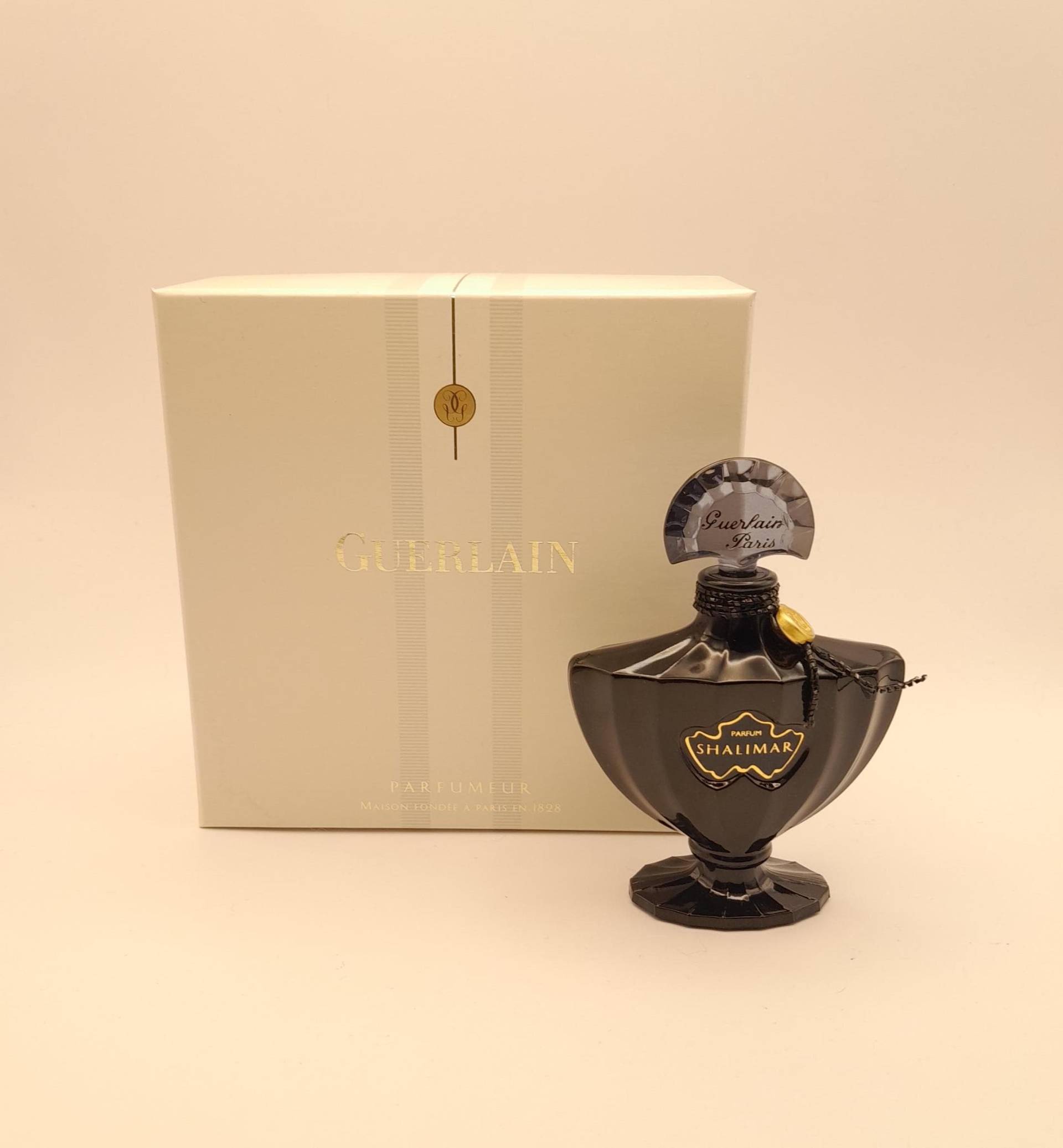 Guerlain Shalimar | 2007 - 30 Ml Extrait De Parfum Black Mystery Nummerierte Limitierte Auflage Baccarat-Kristall Vintage Aus Den 2000Er Jahren Guerlain Shalimar | 2007 - 30 Ml Extrait De Parfum Black Mystery Nummerierte Limitierte Auflage Baccarat-Kristall Vintage Aus Den 2000Er Jahren von ReginasPerfume