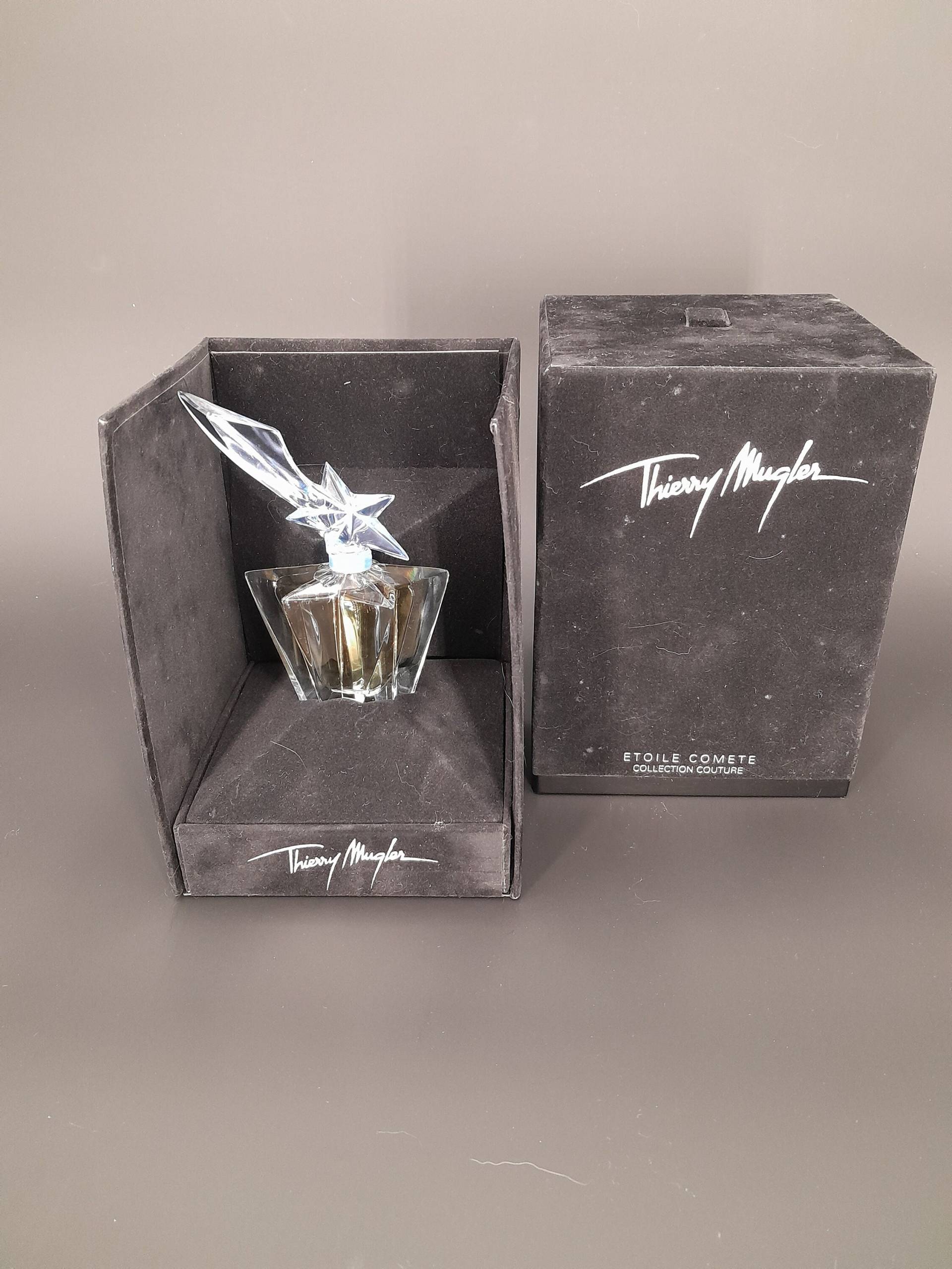Thierry Mugler Angel | 1995 - 20 Ml Extrait De Parfum „Etoile Comète" Limited Edition Vintage-Sammlerflasche Aus Den 1990Er Jahren Thierry Mugler Angel | 1995 - 20 Ml Extrait De Parfum „Etoile Comète" Limited Edition Vintage-Sammlerflasche Aus Den 1990Er Jahren von ReginasPerfume