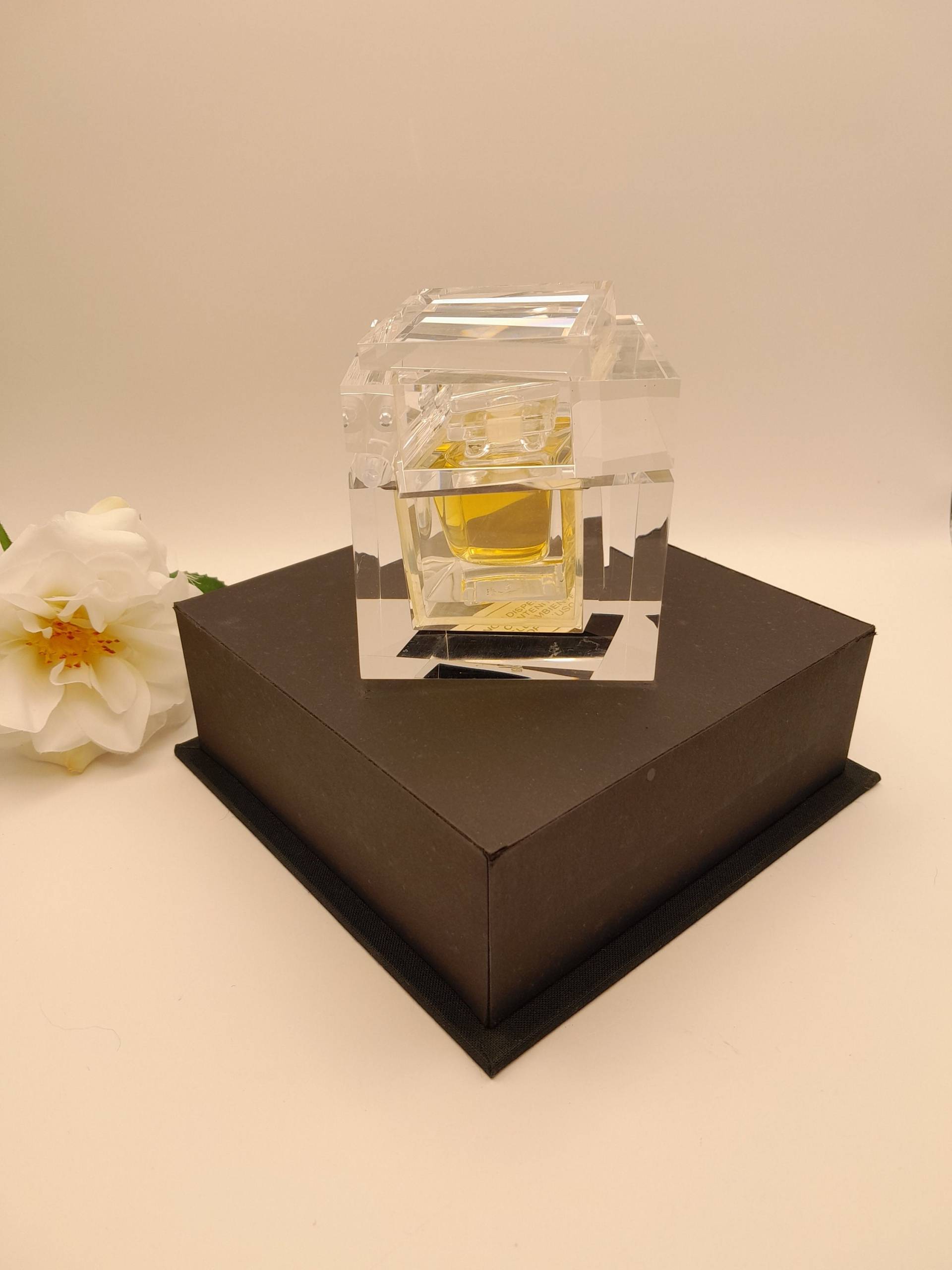 Versace V'e | 1992 - 15 Ml Parfümextrakt Spritzer Vintage Aus Den 1990Er Jahren Limitierte Auflage Parfüm Für Frauen Kostenlose Miniatur Versace V'e | 1992 - 15 Ml Parfümextrakt Spritzer Vintage Aus Den 1990Er Jahren Limitierte Auflage Parfüm Für Frauen Kostenlose Miniatur von ReginasPerfume