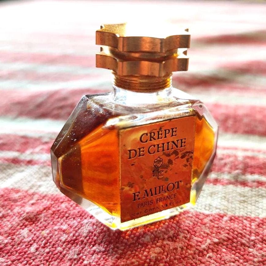 Crepe De Chine F. Millot Parfum Extrait 1/5 Fl.oz Splash Miniature From 1930S 1940S Crepe De Chine F. Millot Parfum Extrait 1/5 Fl.oz Splash Miniature From 1930S 1940S von Residenzler