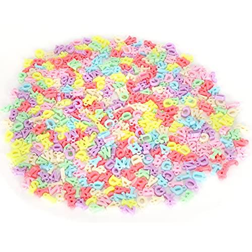 Respicefinem 500 Stück Abstandsperlen, farbige Buchstaben, Kunststoff, Haarband, Anhänger, perforierte Perlen, DIY-Zubehör. Diese Perlen sind mit 26 Buchstaben und 7 Farben von Respicefinem