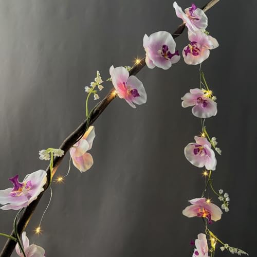 Künstliche Orchideengirlande mit 20 LEDs Lichterkette Batteriebetrieben 2 m Schmetterlingsorchideenranke Künstliche Blumengirlande Lichterkette für Schlafzimmer,Tischdekoration (Lila Weiß Orchidee) von Riaxuebiy