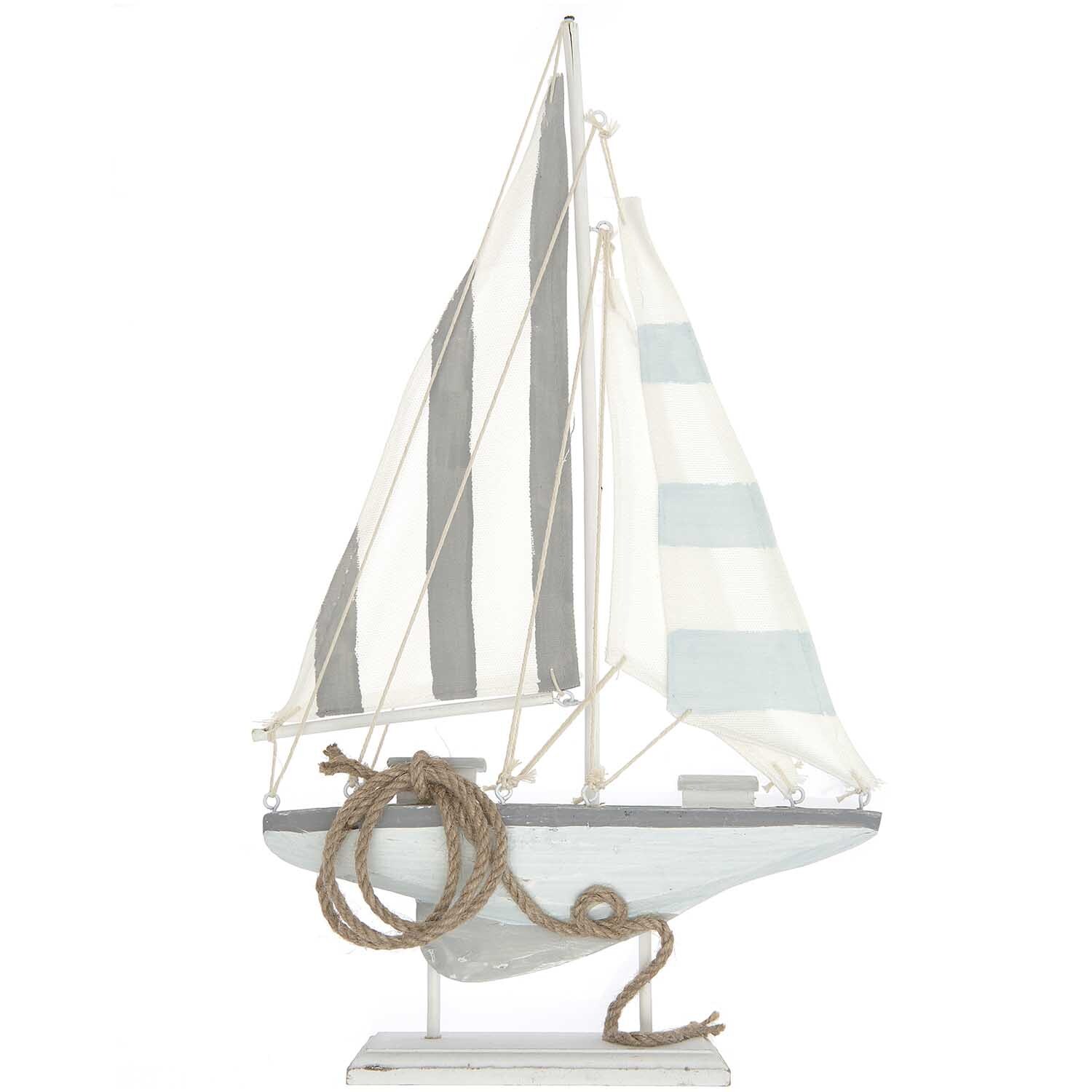 Segelboot hellblau-weiß Holz 24x39cm Segelboot hellblau-weiß Holz 24x39cm von Rico Design