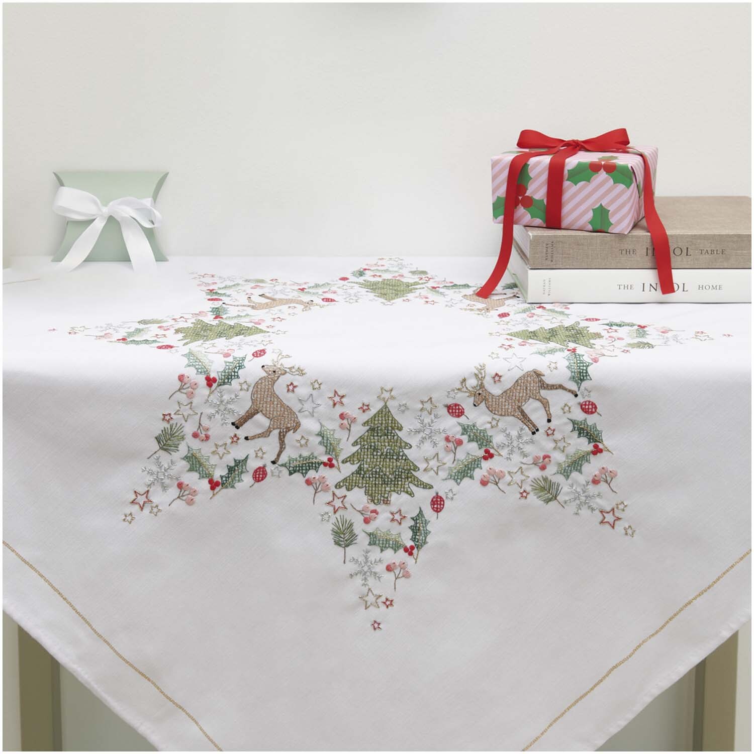 Stickpackung Tischdecke Sternenkranz 90x90cm Stickpackung Tischdecke Sternenkranz 90x90cm von Rico Design