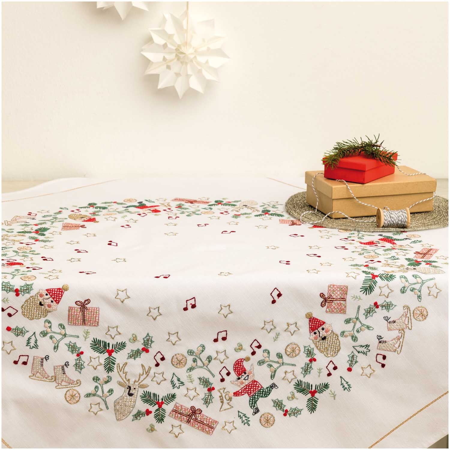 Stickpackung Tischdecke Wichtel 90x90cm Stickpackung Tischdecke Wichtel 90x90cm von Rico Design