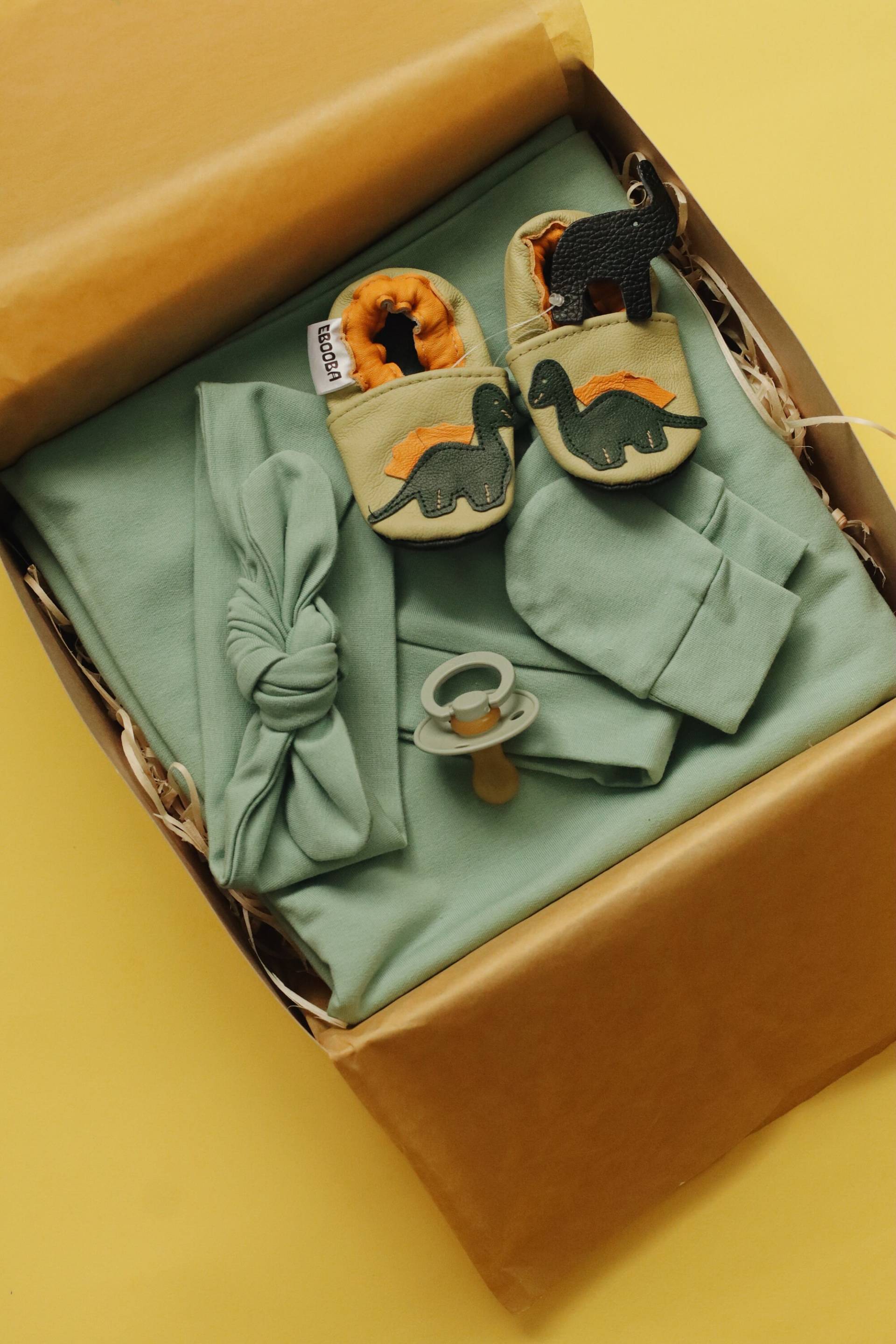 Neugeborenen Geschenkkorb - Baby Swaddle Set Olive Geschenkset Neues Geschenk Box Mädchen Junge Gender Neutral von RipkaStore