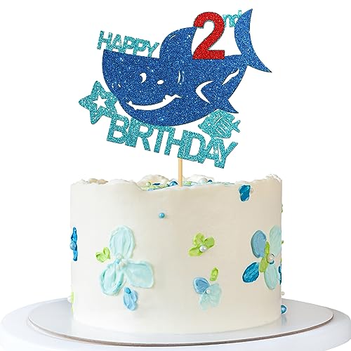 RoadSea Tortenaufsatz mit Hai-Motiv "Happy 2nd Brithday" – Unter dem Meer Junge Kind Zwei Geburtstag Kuchenzubehör/Ocean World 2. Hai Geburtstagsparty-Dekoration – Blau Glitzer (2 RoadSea Tortenaufsatz mit Hai-Motiv "Happy 2nd Brithday" – Unter dem Meer Junge Kind Zwei Geburtstag Kuchenzubehör/Ocean World 2. Hai Geburtstagsparty-Dekoration – Blau Glitzer (2 von RoadSea