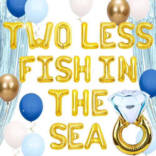 Zwei weniger Fische im Meer, zwei weniger Fische im Meer, goldene Banner, Luftballons, blauer Vorhang für nautische Themen, Verlobung, Party, Strand, Hochzeit, Anker, Kreuzfahrt, Banner, Dekorationen von Roaring Good Time