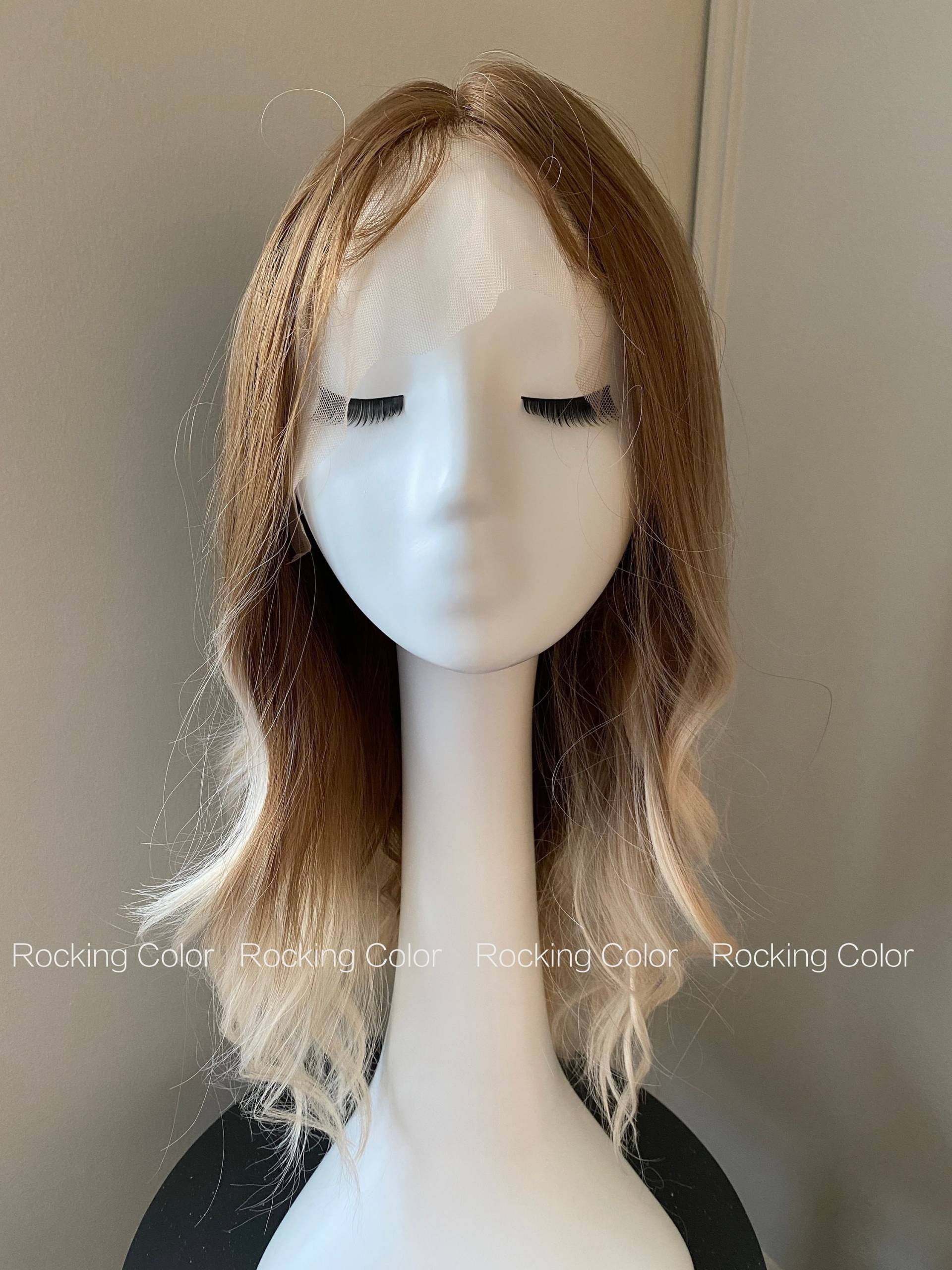Goldene Braun Bis Blonde Lace Front Perücke, 22-Zoll Lange Gewellte Perücke. Gratis Perückenkappe Goldene Braun Bis Blonde Lace Front Perücke, 22-Zoll Lange Gewellte Perücke. Gratis Perückenkappe von RockingColour