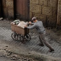 Evacuee with his stuff Evacuee with his stuff von Royal Model