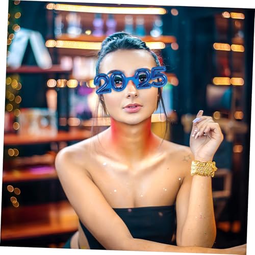 SAFIGLE Partybrille Dekoratives Brillendesign aus Robustem PC Material Auffälliges Neujahrs Party Accessoire für Silvester Geburtstage und Festliche Feiern Langlebig und Praktisch SAFIGLE Partybrille Dekoratives Brillendesign aus Robustem PC Material Auffälliges Neujahrs Party Accessoire für Silvester Geburtstage und Festliche Feiern Langlebig und Praktisch von SAFIGLE