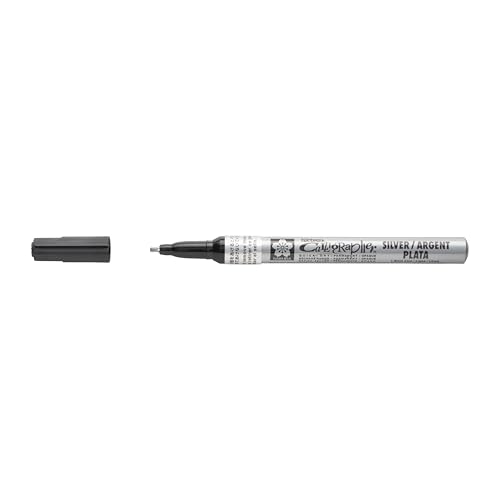 SAKURA Pen-Touch Kalligrapher Fine Silver Marker – 1,8 mm Spitze – Archivqualität – Metallic-Tinte – permanent & wasserabweisend – vielseitig einsetzbar für Papier, Glas, Holz, Porzellan, Kunststoff SAKURA Pen-Touch Kalligrapher Fine Silver Marker – 1,8 mm Spitze – Archivqualität – Metallic-Tinte – permanent & wasserabweisend – vielseitig einsetzbar für Papier, Glas, Holz, Porzellan, Kunststoff von SAKURA