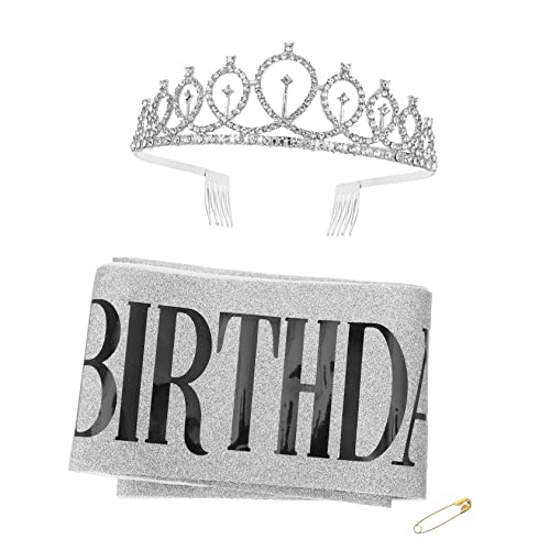 SHERCHPRY 2 Stück Geburtstagskrone und Schärpe aus Elastischem und Glitzernde Tiara und Party Schulterband für Damen und Mädchen Leicht Komfortabel Langlebig für Geburtstagsfeiern SHERCHPRY 2 Stück Geburtstagskrone und Schärpe aus Elastischem und Glitzernde Tiara und Party Schulterband für Damen und Mädchen Leicht Komfortabel Langlebig für Geburtstagsfeiern von SHERCHPRY