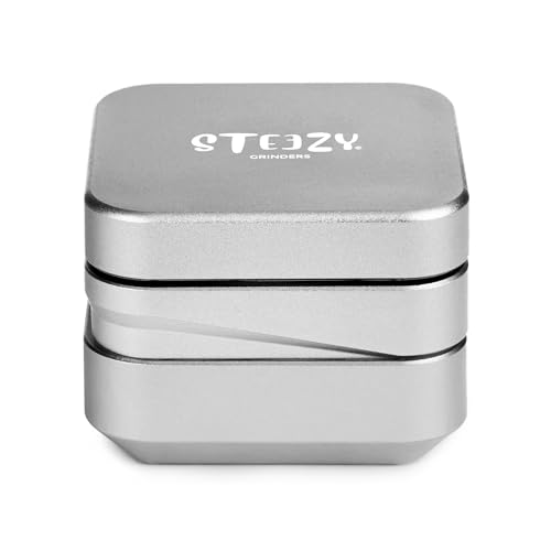 STEEZY® 4+1 | Medical Herb Grinder | Abriebfrei | Steck- & Schienensystem | CNC-gefräste Aluminiumlegierung | Monolith Mahlwerk | two sieves | 63mm | eckig | square | 4-teilig (Cool Silver) von STEEZY