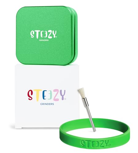 STEEZY® Classic Grinder | Medical Herb Grinder | quadratisch | CNC-gefräste Aircraft Aluminiumlegierung | scharfes Monolith Mahlwerk | Steck- & Schienensystem | 63mm | eckig | 2-teilig (Beach Green) von STEEZY