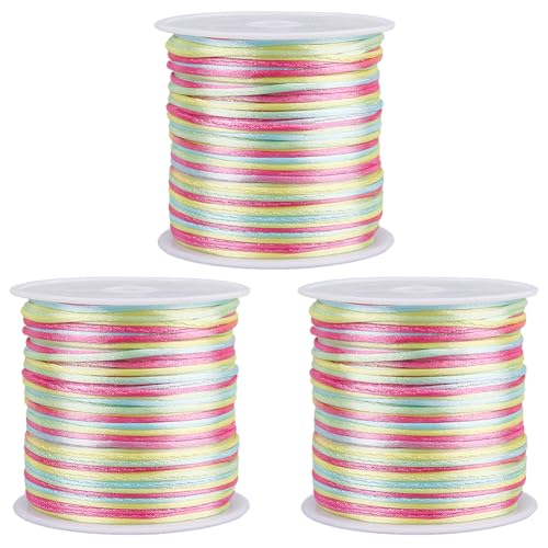 SUNNYCLUE 3 Rolle 150 Yards/137 m 1mm Bunte Nylonschnur Schmuckkordel Satin Rattail Makramee Besatz Strick Nähseilschnur Mit Kunststoffspule Für Freundschaftsarmbänder Halsketten Bastelarbeiten von SUNNYCLUE