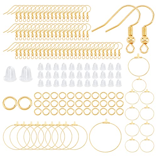 SUNNYCLUE1 Box 620 Teiliges Ohrringzubehör Set Einschließlich Messing Ohrringhaken Edelstahlring Anhänger Biegeringe Kunststoff Ohrmuttern Für Frauen DIY Ohrringe Schmuckherstellung Golden von SUNNYCLUE