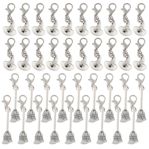 SUPERFINDINGS 40 Stück Hexenhut Anhänger Im Tibetischen Stil Besen Schmuckanhänger Set Aus Legierung Mit Karabinerverschlüssen (Antiksilber) Für Selbstgemachten Schlüsselanhänger 25~39mm von SUPERFINDINGS