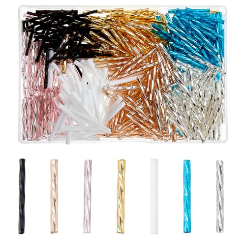 SUPERFINDINGS Ca. 480 Stück 8 Farben Glas Verdrehte Signalhornperlen Galvanisieren Undurchsichtige Rohrhorn Rocailles 25~26x2.5mm Langes Rohr Tschechische Glasperlen Bohrung: 1mm von SUPERFINDINGS
