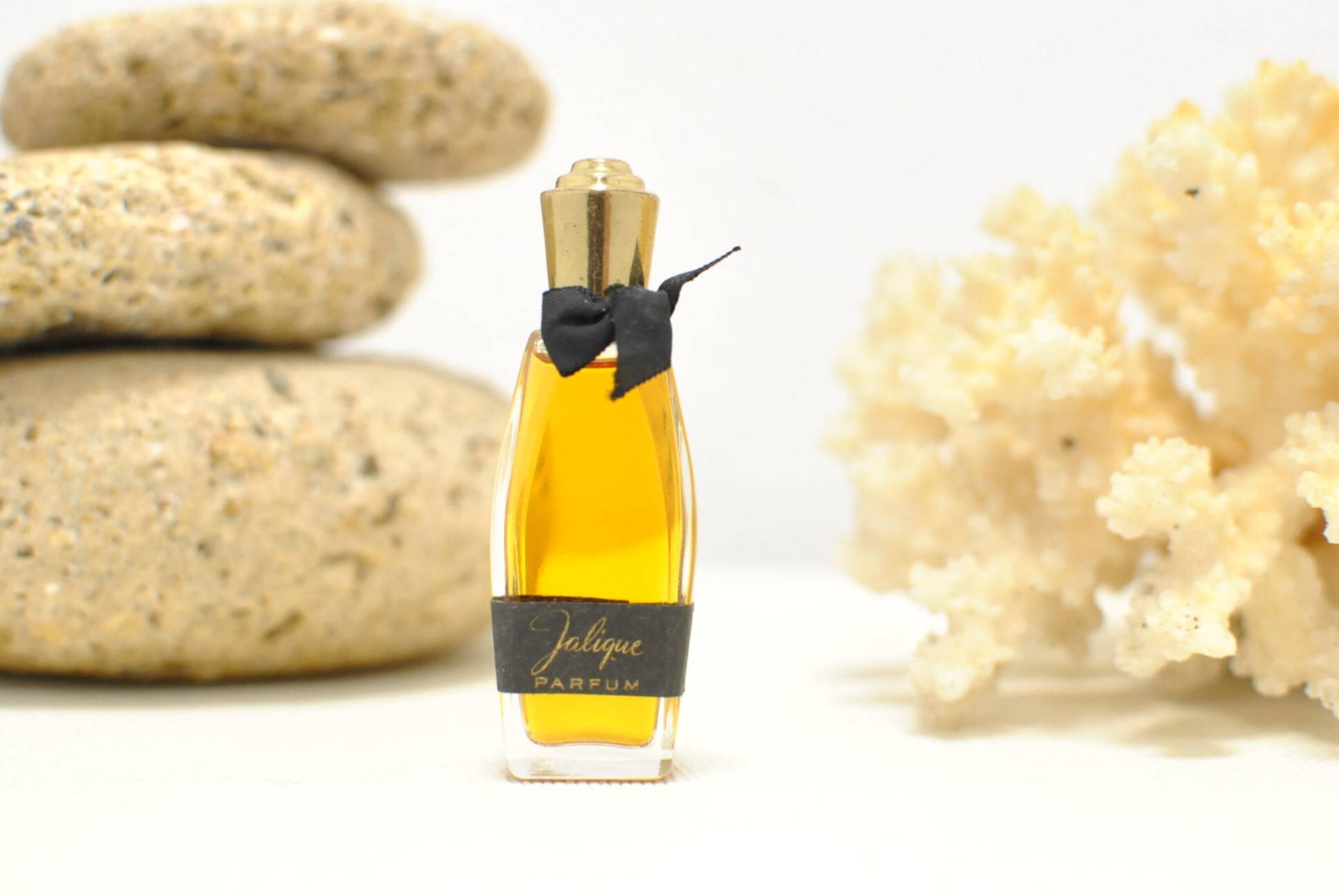 Vintage Jalique Margaret Astor Reines Parfum, Ultra Selten, Eingestellt, Sammlerstück von SalvageStudioStore