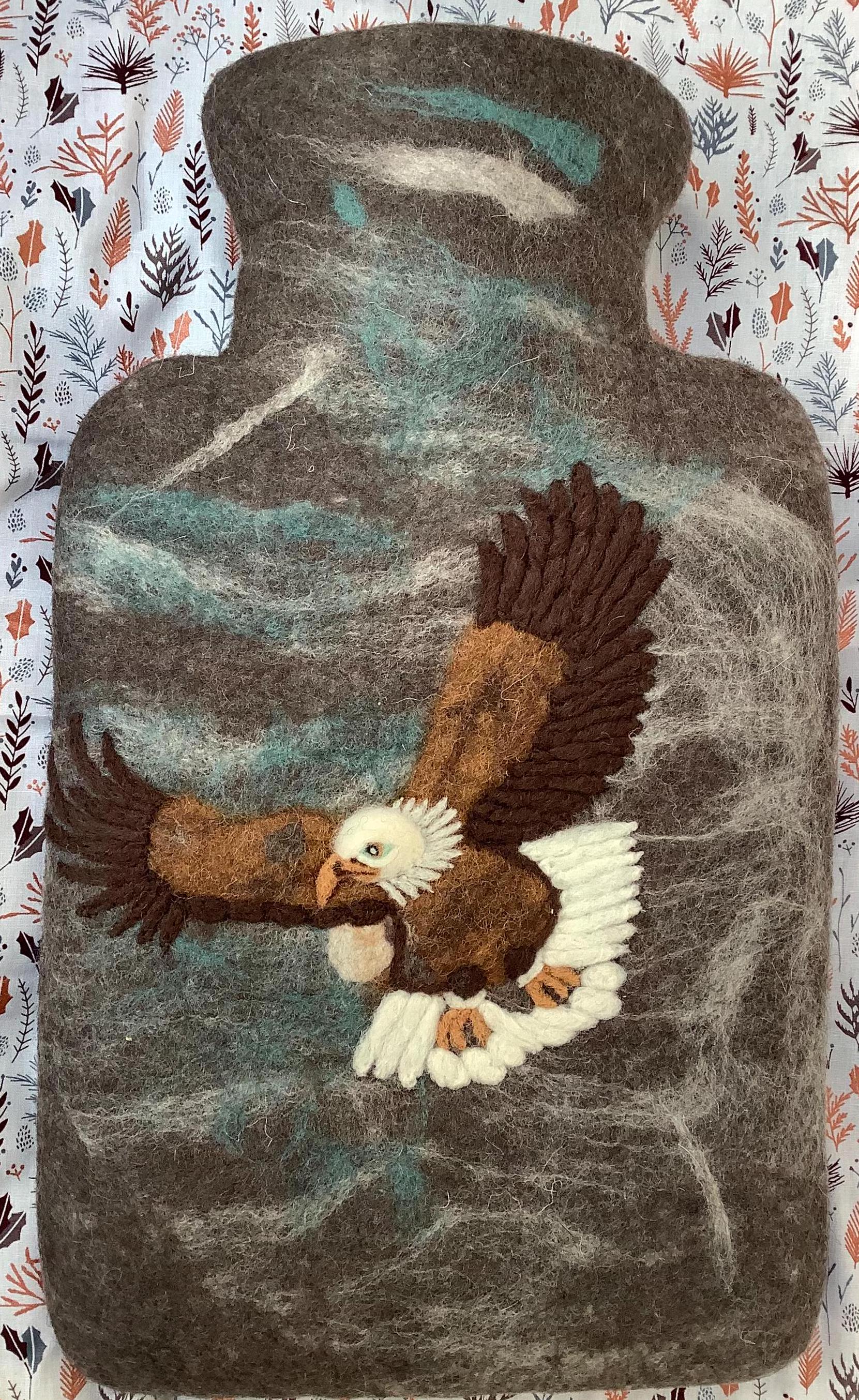 Filz Wärmflasche Adler Filzwärmflasche Seeadler Merinowolle Inkl. Markenwärmflasche 2L Filz Wärmflasche Adler Filzwärmflasche Seeadler Merinowolle Inkl. Markenwärmflasche 2L von SaraundOnsiFilzerei
