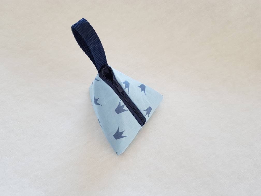 Schnullertasche, Pyramidentasche, Krone, Name, Tasche Für Schnuller, Personalisiert, Mit Namen, Wunschname, Leckerlitasche Schnullertasche, Pyramidentasche, Krone, Name, Tasche Für Schnuller, Personalisiert, Mit Namen, Wunschname, Leckerlitasche von Schnuckellinchen