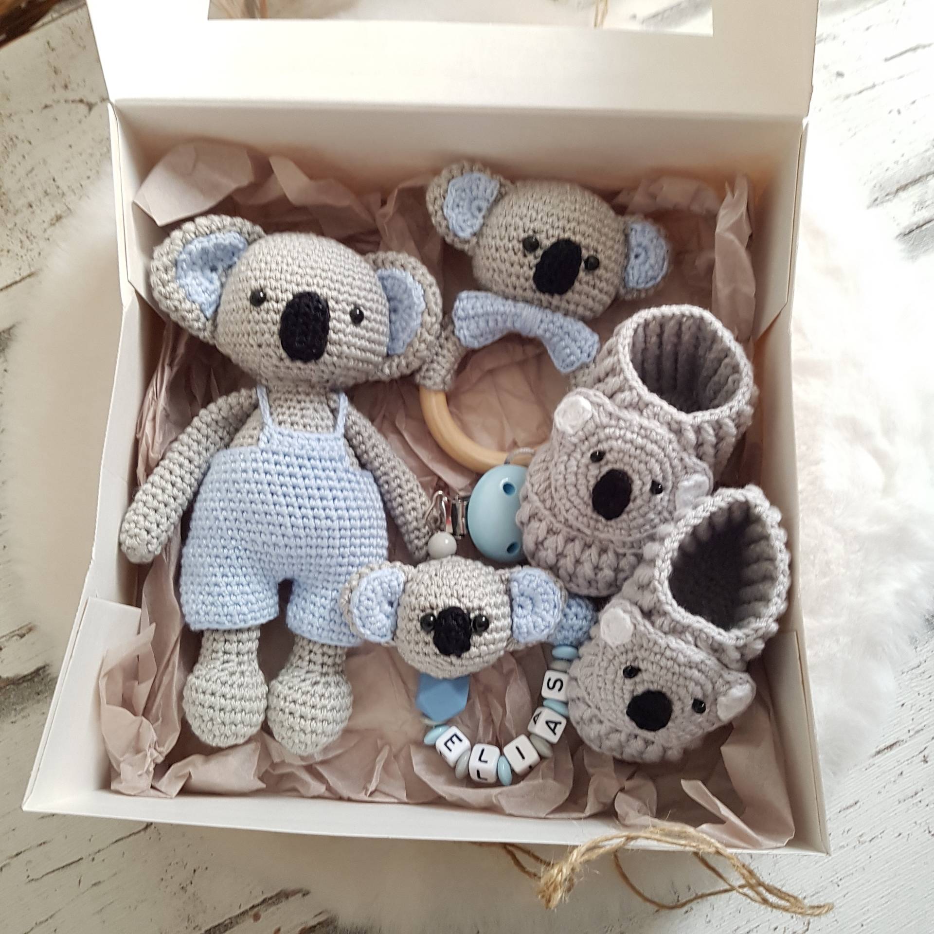 Baby Geschenke Setkoala | Schnullerkette Mit Namen |Greifring|Kuscheltier Babyschuhe Baby Geschenke Setkoala | Schnullerkette Mit Namen |Greifring|Kuscheltier Babyschuhe von SchnullerkettenHaSi