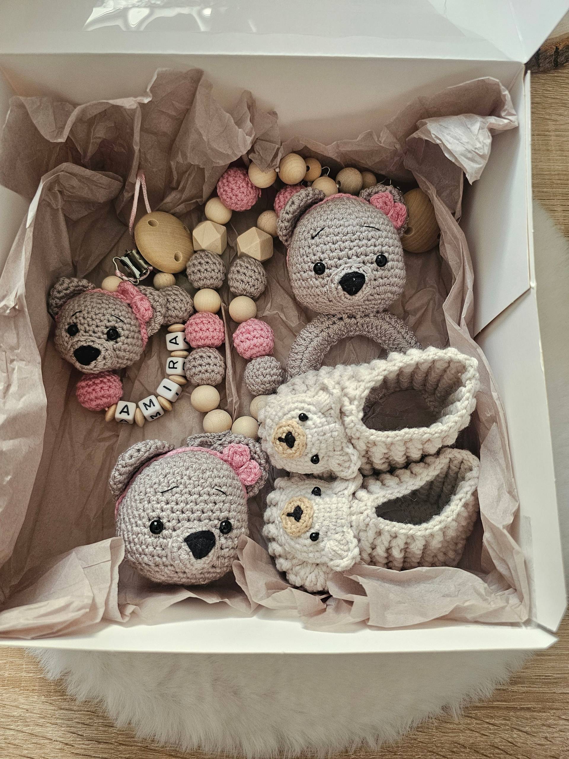 Babygeschenke Set| Schnullerkette Mit Namen|Kinderwagenkette Bär|Greifring|Babyschuhe| Personalisierte Babygeschenke Set| Schnullerkette Mit Namen|Kinderwagenkette Bär|Greifring|Babyschuhe| Personalisierte von SchnullerkettenHaSi