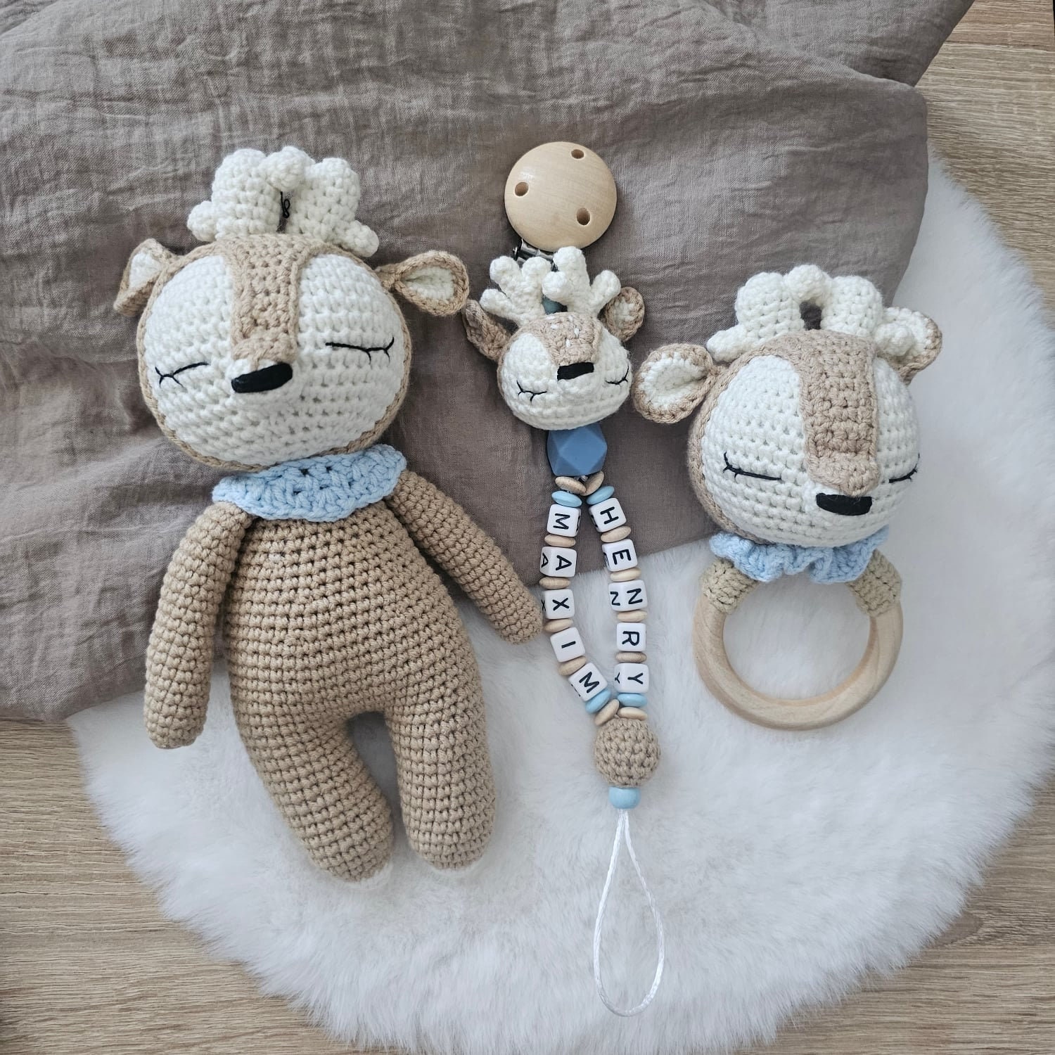 Geschenkset Newborn Schnullerkette Mit Namen, Häkeltier Reh, Greifring Geschenkset Newborn Schnullerkette Mit Namen, Häkeltier Reh, Greifring von SchnullerkettenHaSi