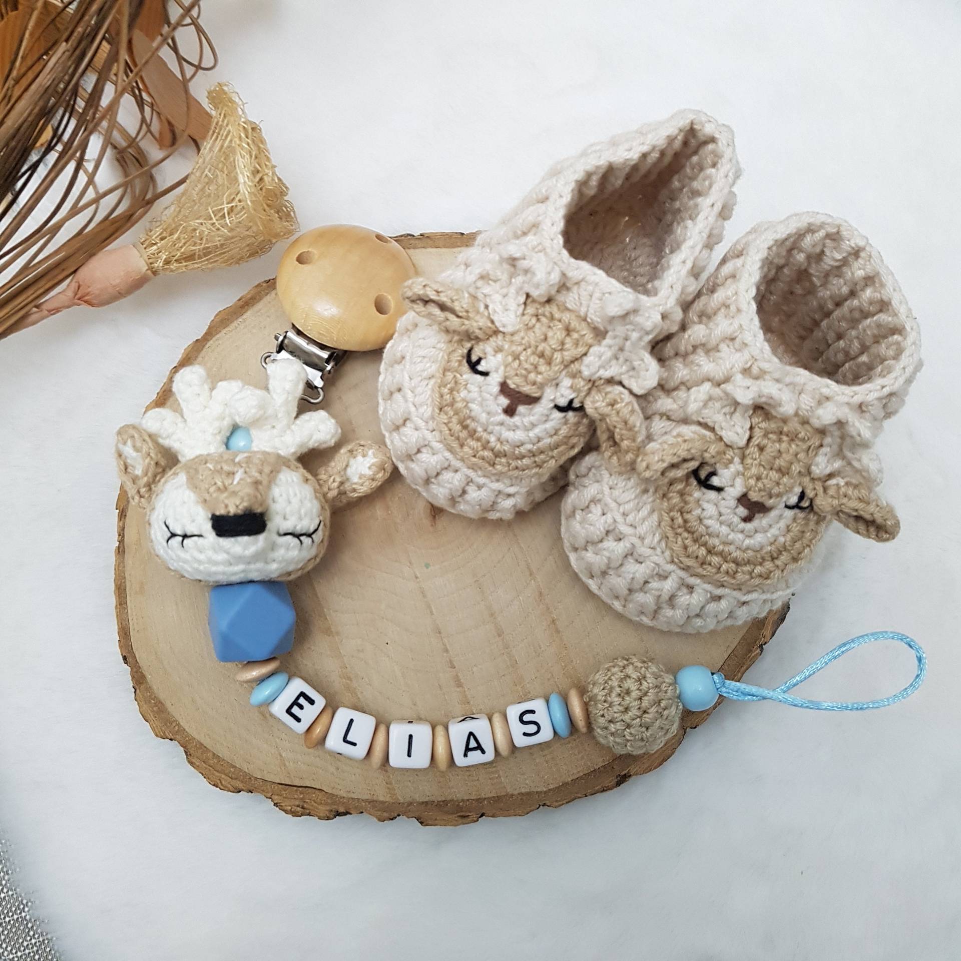 Geschenkset Zur Geburt Reh Babyschuhe, Schnullerkette Hirsch Renntier Mit Namen Jungen Geschenkset Zur Geburt Reh Babyschuhe, Schnullerkette Hirsch Renntier Mit Namen Jungen von SchnullerkettenHaSi