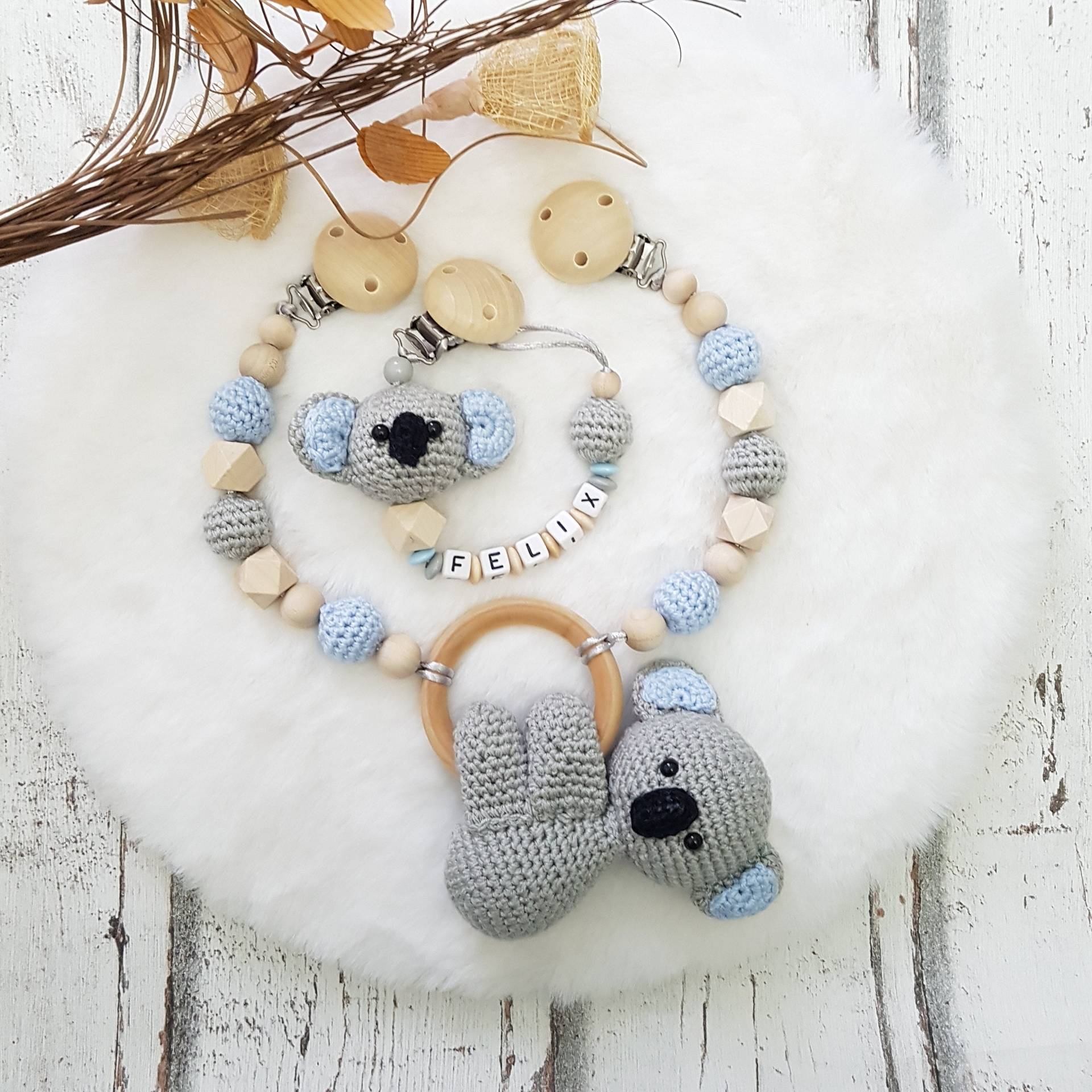 Newborn Babygeschenke Zur Geburt Kinderwagenkette, Schnullerkette Koalabär Junge Mit Name Newborn Babygeschenke Zur Geburt Kinderwagenkette, Schnullerkette Koalabär Junge Mit Name von SchnullerkettenHaSi