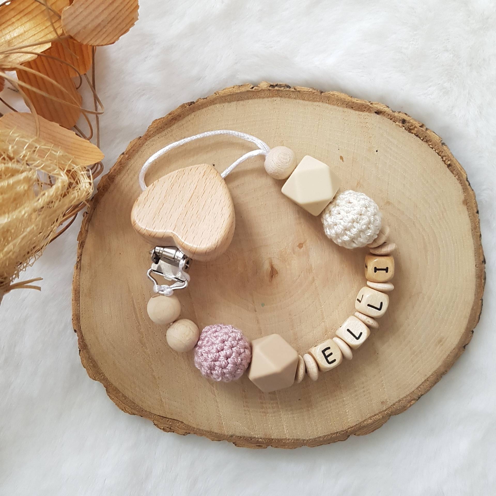 Schnullerkette Mit Namen| Mädchen |Herzclips | Neutral Schnullerkette Mit Namen| Mädchen |Herzclips | Neutral von SchnullerkettenHaSi
