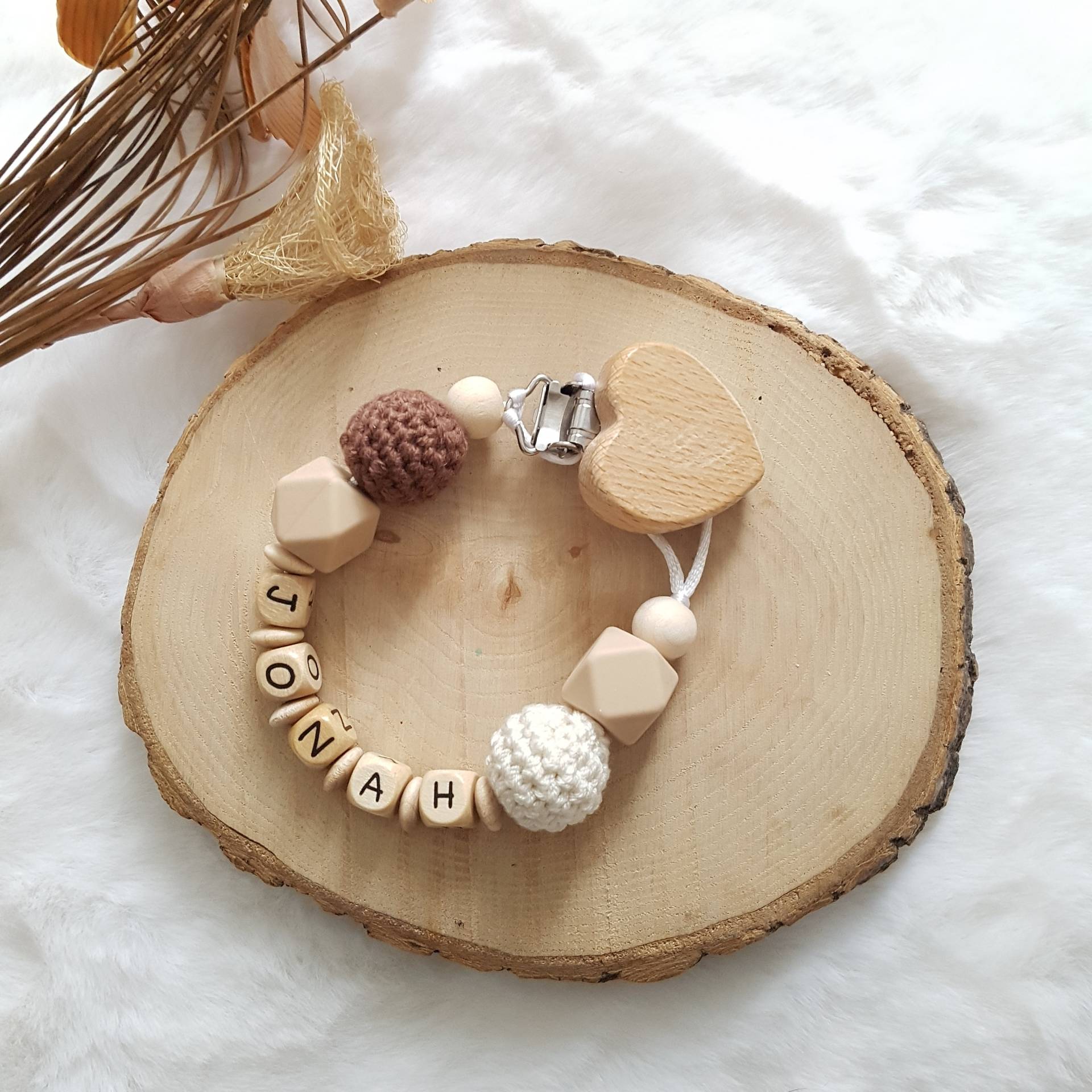 Schnullerkette Mit Namen | Personalisiert Neutral Babygeschenke Mitherzclips Schnullerkette Mit Namen | Personalisiert Neutral Babygeschenke Mitherzclips von SchnullerkettenHaSi