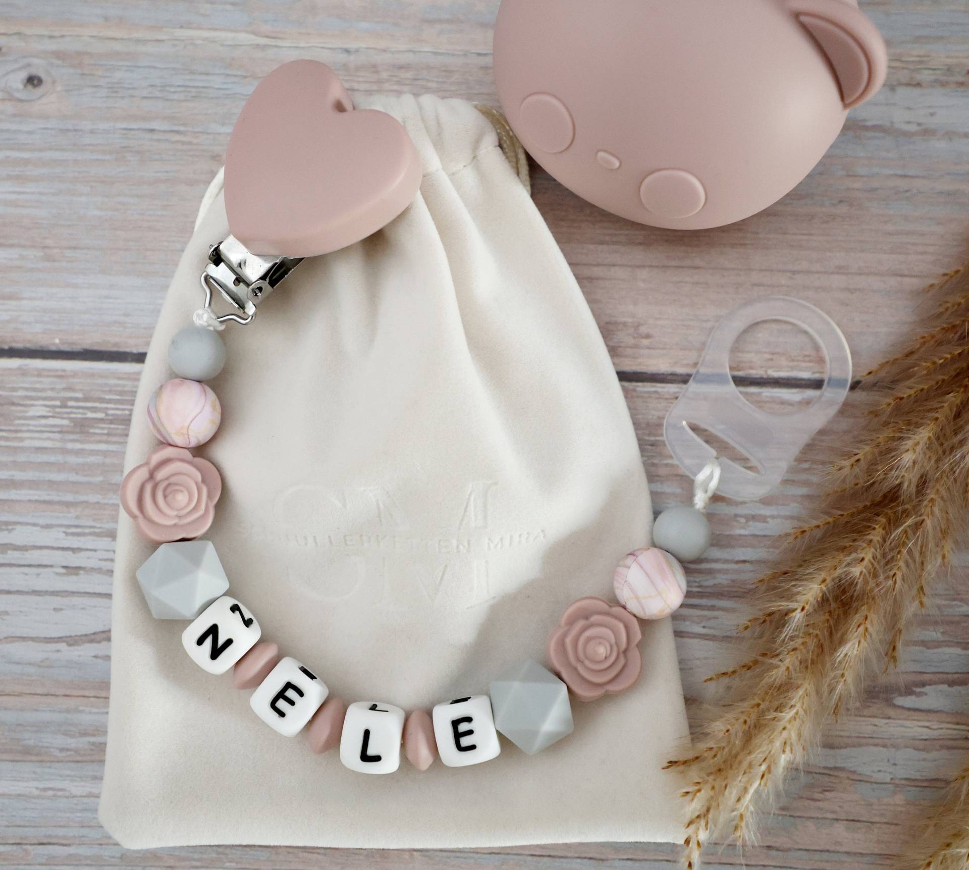 Schnullerkette Mit Namen Mädchen Schnullerkette Mit Namen Mädchen von SchnullerkettenMira