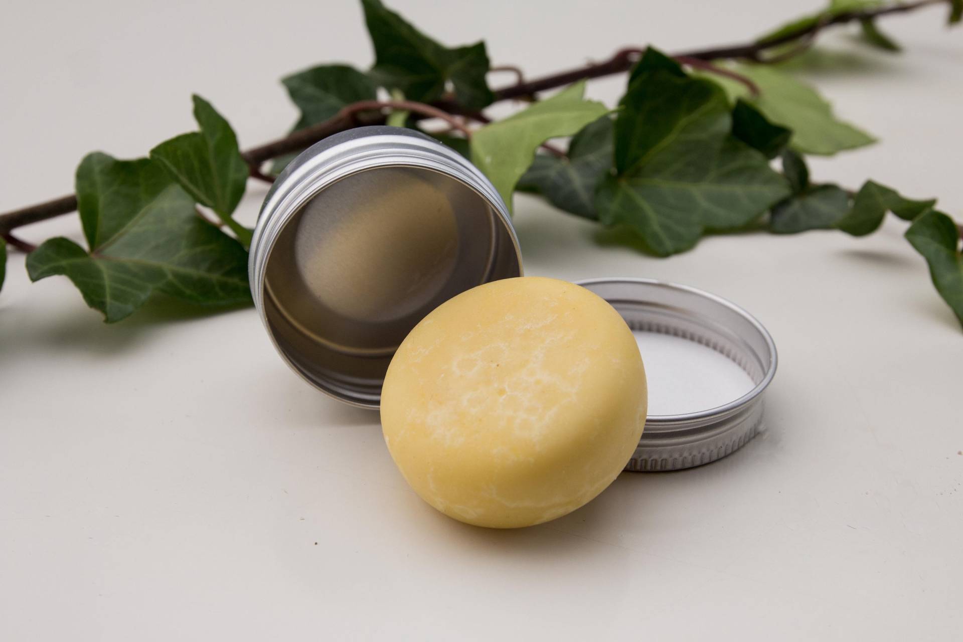 Feste Handcreme Handschmeichler - Mit Zartem Orangenduft Feste Handcreme Handschmeichler - Mit Zartem Orangenduft von SchwarzenbergSeife