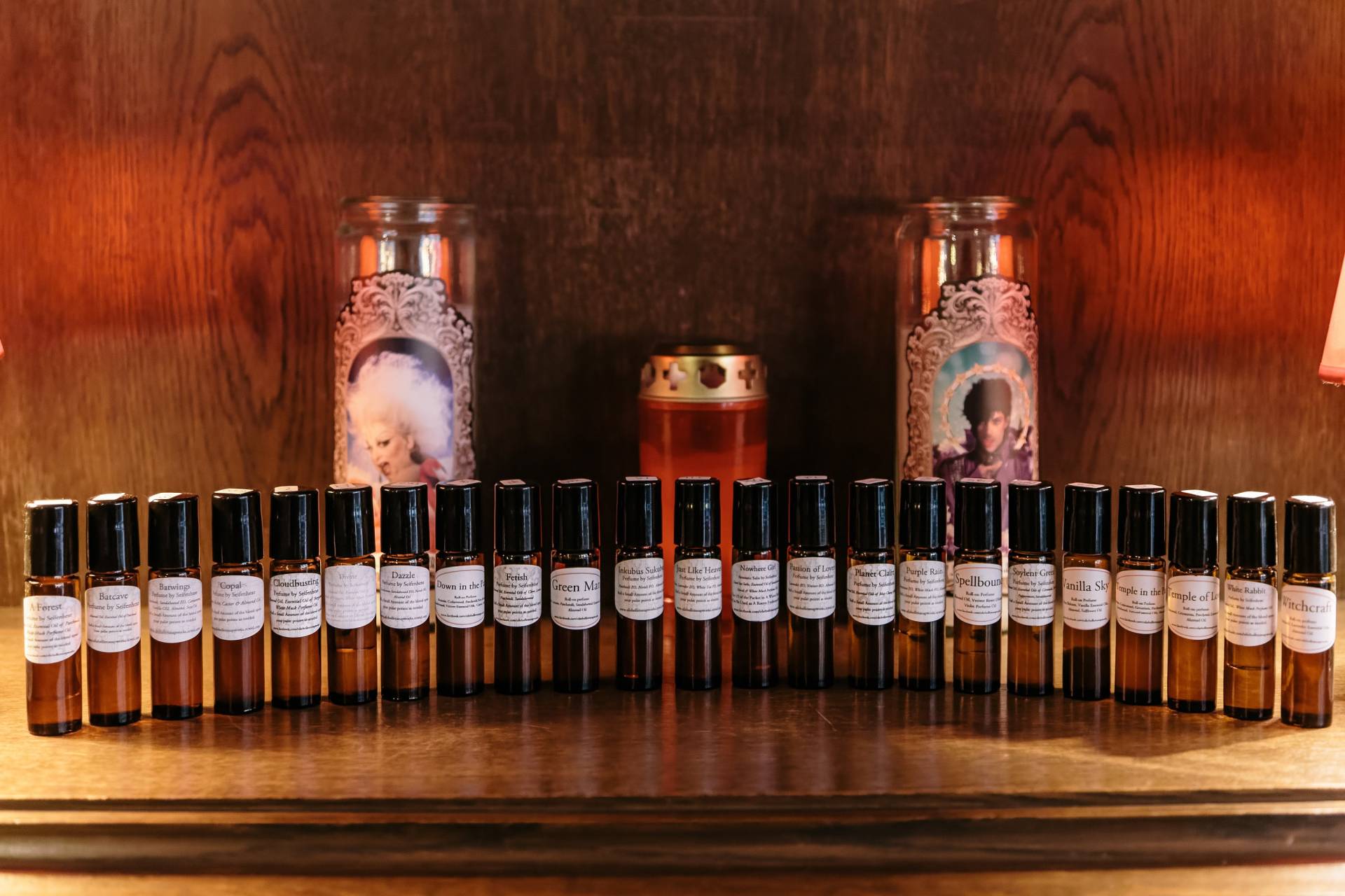 Woods Taster Set 6x5 Ml Gothic & Magick Parfümöl Chaos, Unten Im Park, Fetisch, in Einer Weise Zu Sprechen, Kronos, Tempel Der Liebe Woods Taster Set 6x5 Ml Gothic & Magick Parfümöl Chaos, Unten Im Park, Fetisch, in Einer Weise Zu Sprechen, Kronos, Tempel Der Liebe von SeifenhexeBerlin
