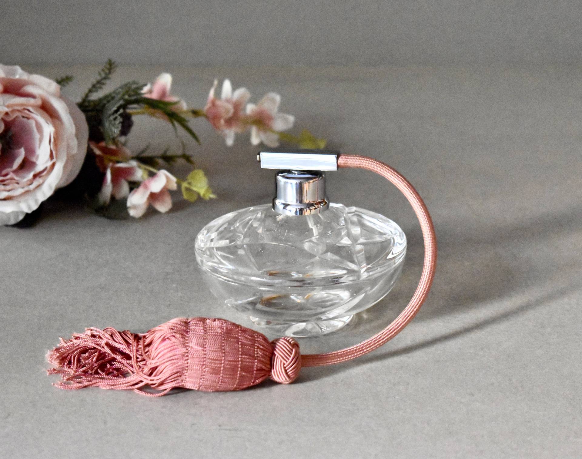 Vintage Facettierte Kristall Parfüm Flasche Retro Frauen Geschenk Vintage Facettierte Kristall Parfüm Flasche Retro Frauen Geschenk von SekulidisAntiques