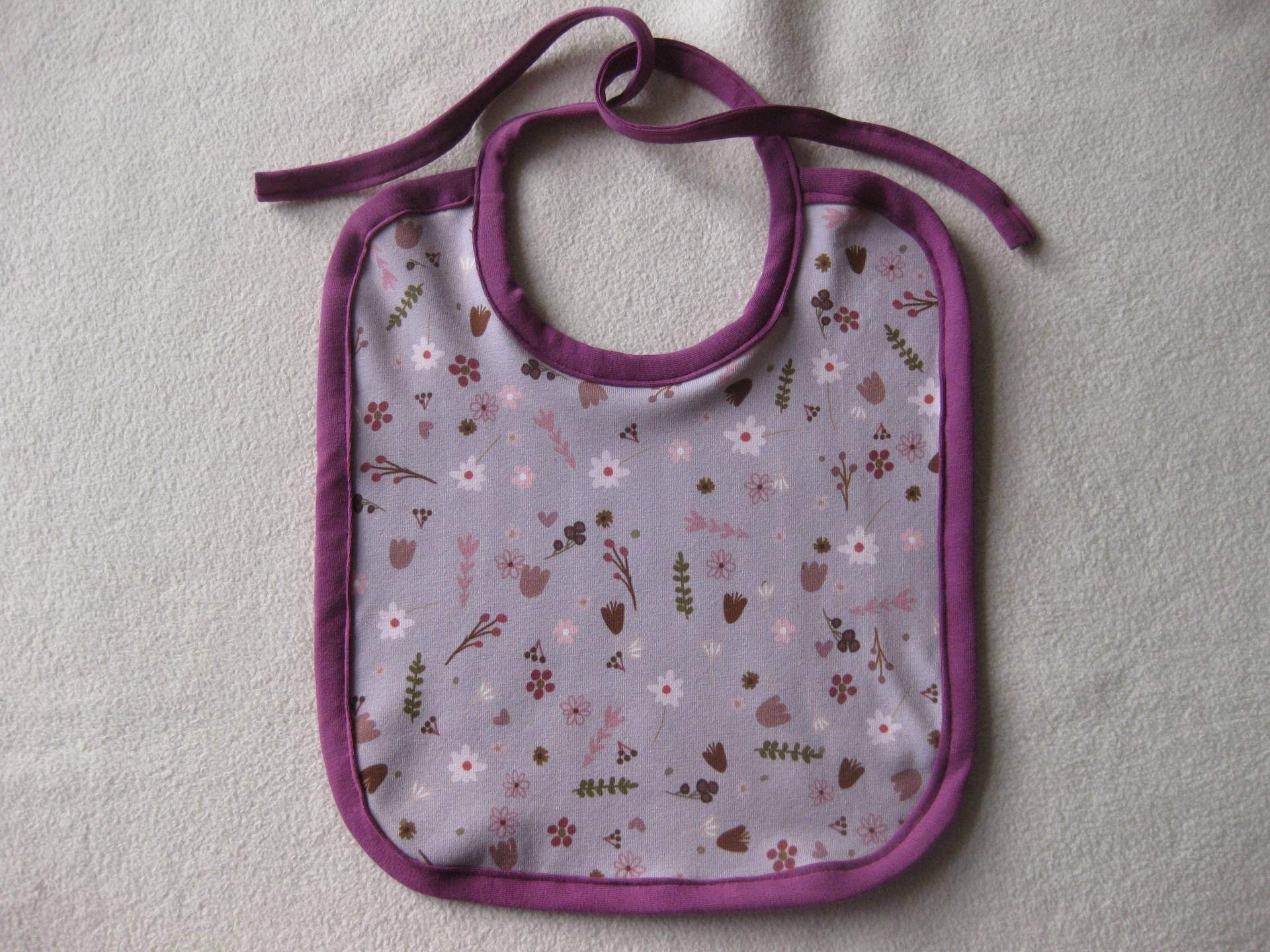 Bio Baby Lätzchen Blüten Flieder, Frottee Rückseite, Latz, Kinder Bio Baby Lätzchen Blüten Flieder, Frottee Rückseite, Latz, Kinder von Sembini
