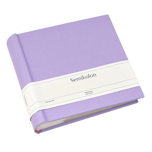 Semikolon 374267 Fotoalbum Classic für 200 Fotos im Format 10 x 15 cm, Einsteckalbum mit Buchleinenbezug, lilac silk, lila Semikolon 374267 Fotoalbum Classic für 200 Fotos im Format 10 x 15 cm, Einsteckalbum mit Buchleinenbezug, lilac silk, lila von Semikolon