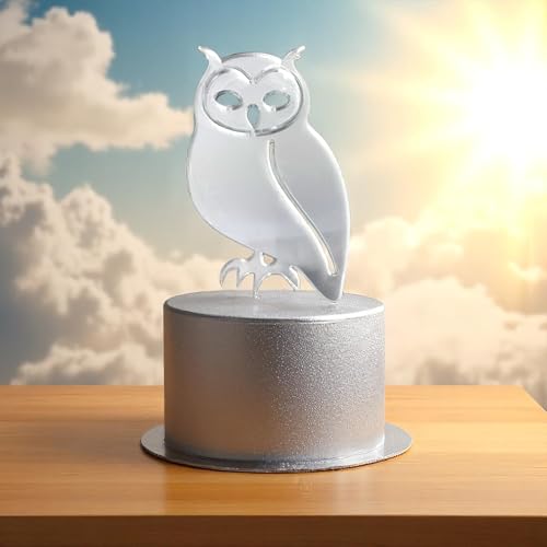 Dekorative Eulenfigur aus Metall, Silber-Finish, moderne Wohnkultur Dekorative Eulenfigur aus Metall, Silber-Finish, moderne Wohnkultur von Servewell