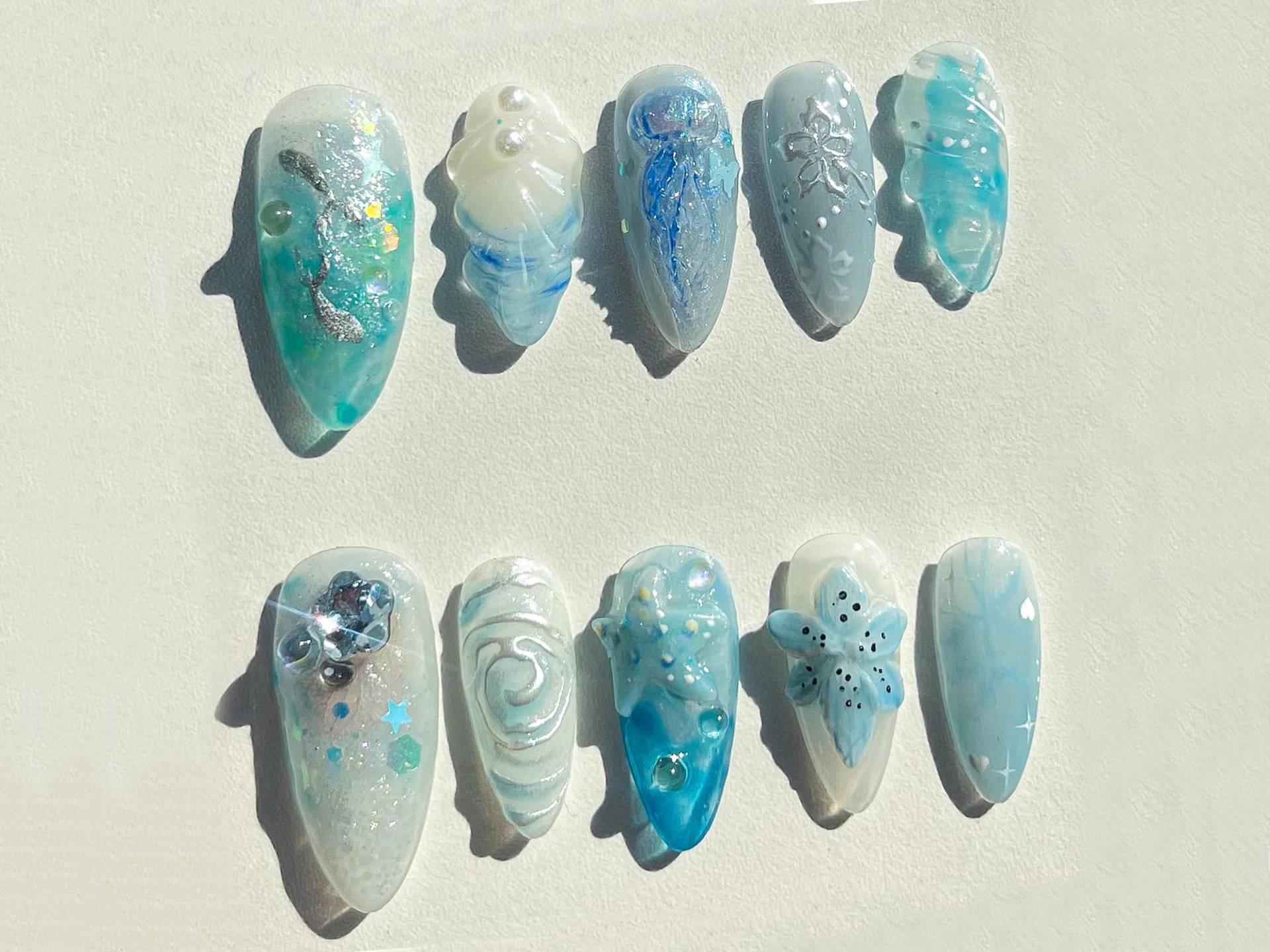Blau Ozean-Thema Drücken Sie Auf Die Nägel | Sommer Style Funkelnde Qualle, Meerjungfrau Fake 3D Gel Nagel Set Mandel Jc304A Blau Ozean-Thema Drücken Sie Auf Die Nägel | Sommer Style Funkelnde Qualle, Meerjungfrau Fake 3D Gel Nagel Set Mandel Jc304A von SevenNailArt