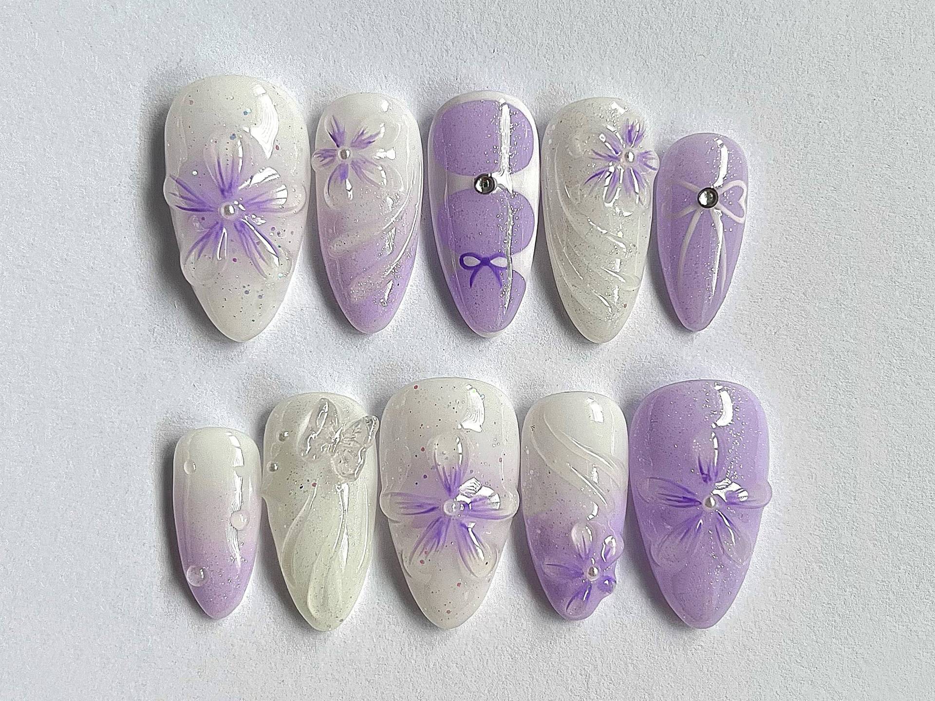 Lavendel Floral Drücken Sie Auf Die Nägel | Lila Ombre Nagel-Set Verträumte Handgemalte 3D Blumen Fairycore Nail Art Perfekt Für Hochzeiten Jc401A Lavendel Floral Drücken Sie Auf Die Nägel | Lila Ombre Nagel-Set Verträumte Handgemalte 3D Blumen Fairycore Nail Art Perfekt Für Hochzeiten Jc401A von SevenNailArt