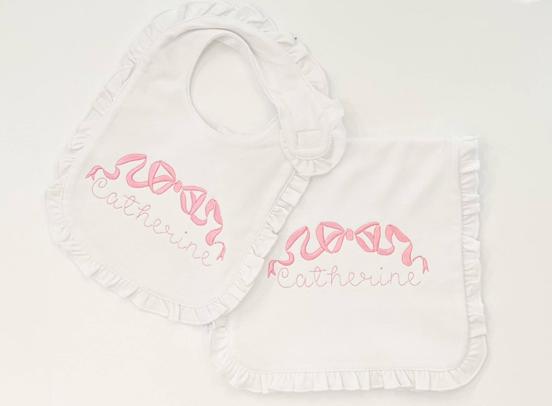 Baby Mädchen Monogrammed Lätzchen Und Spucktuch Set | Geschenk Zur Dusche von SewAmeliaIsland