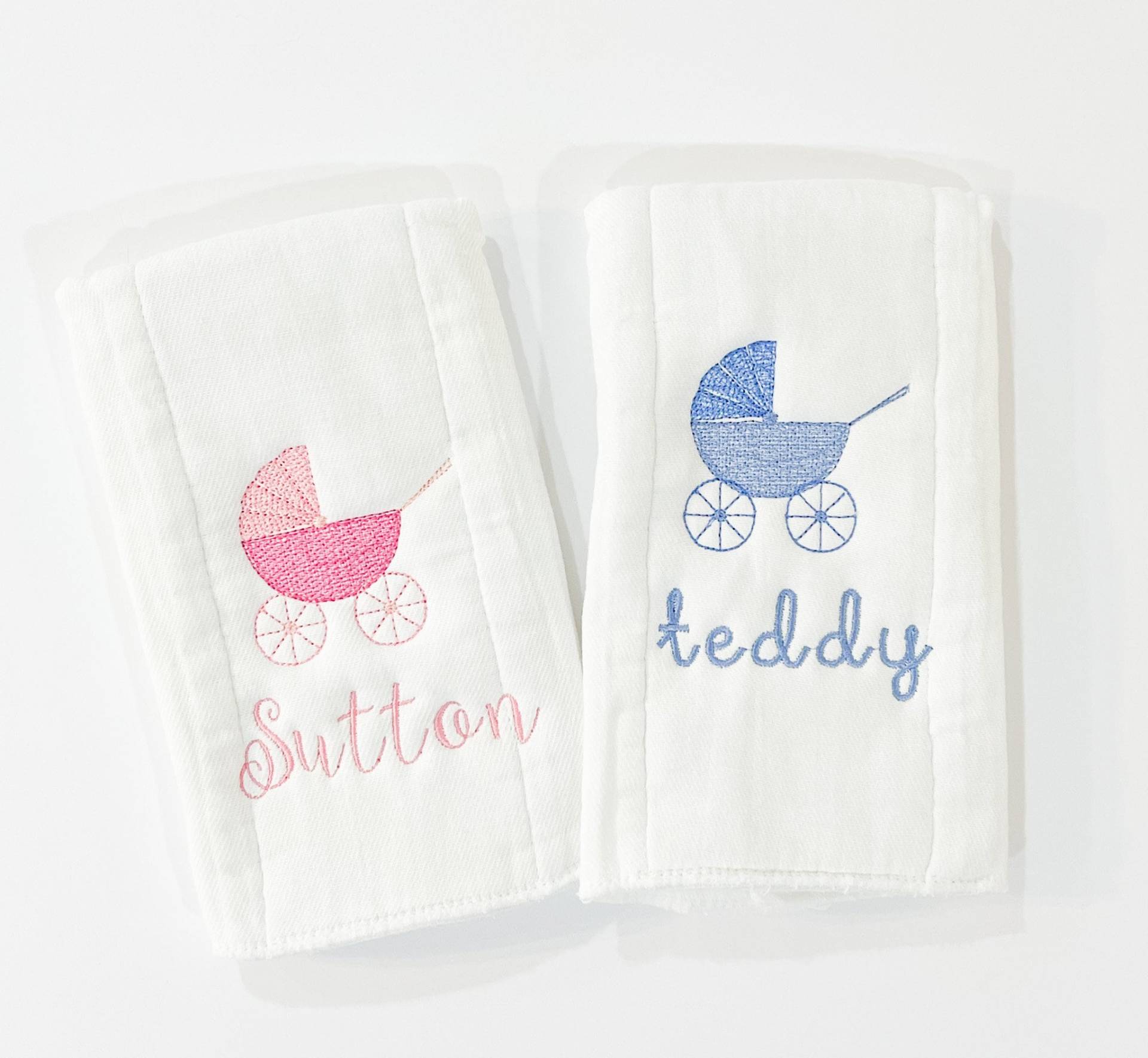 Monogrammiert Spucktuch | Besticktes Babypartygeschenk Wagen Baby Monogrammiert Spucktuch | Besticktes Babypartygeschenk Wagen Baby von SewAmeliaIsland