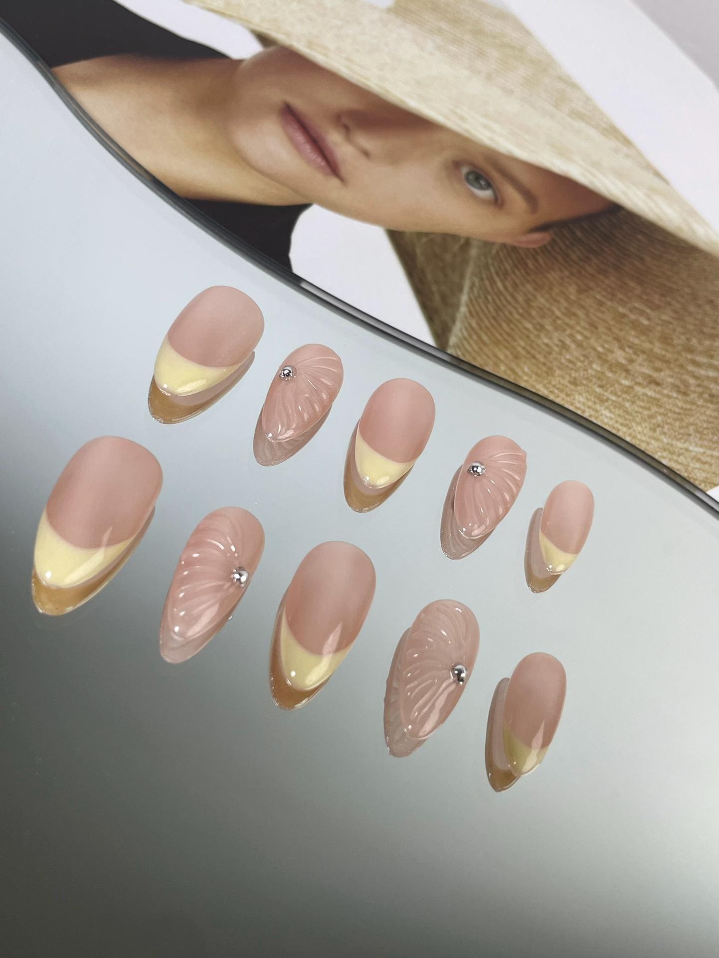 Handmade Reusable Press On Nails - Clear Base With Yellow Edge & 3D Wave Design | Trendy & Unique Handmade Reusable Press On Nails - Clear Base With Yellow Edge & 3D Wave Design | Trendy & Unique von Sharksnailbyyu