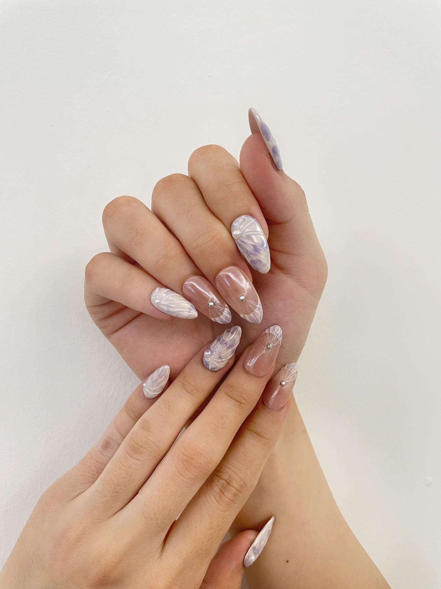 Handmade Reusable Press On Nails - Purple & White Marble With 3D Shell Texture | Elegant Ocean-Inspired Handmade Reusable Press On Nails - Purple & White Marble With 3D Shell Texture | Elegant Ocean-Inspired von Sharksnailbyyu