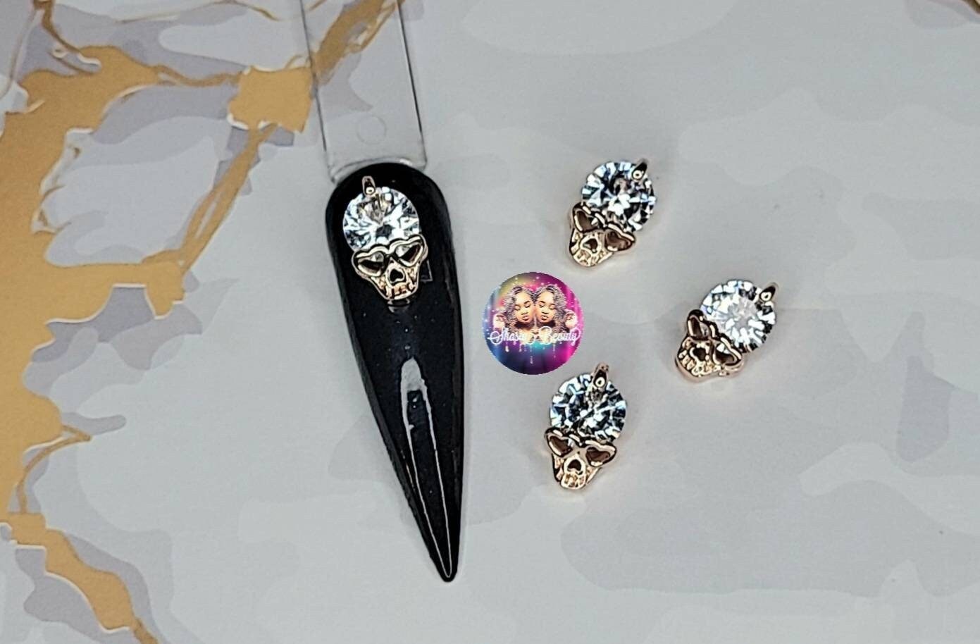 Schädel Herz Auge Bling Nagel Charms, 3D Nail Art Dekoration, Legierung Halloween Schmuck Für Nägel, Skull Charm 2 Stück von ShasiaBeauty